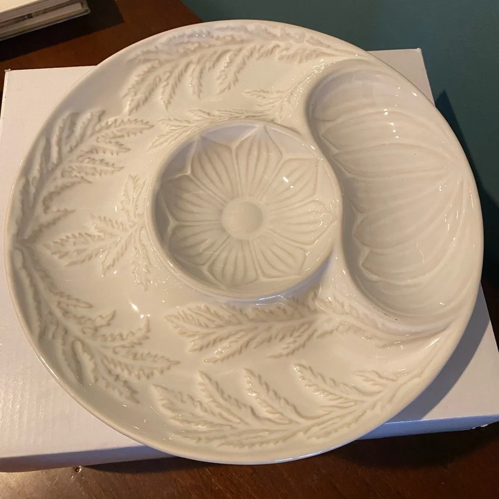 Williams-Sonoma White Porcelain Divided Serving Dish Raised Design 10
